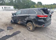 2018 Toyota Highlander LE — фото 3