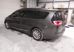 2018 Chrysler Pacifica Touring L Plus — фото 3