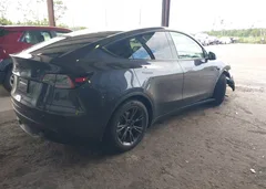 2025 Tesla Model Y Long Range Dual Motor Rear-Wheel Drive — фото 4