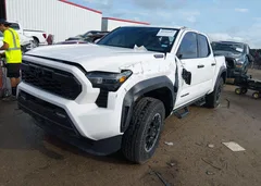 2025 Toyota Tacoma Hybrid Trd Off Road — фото 2