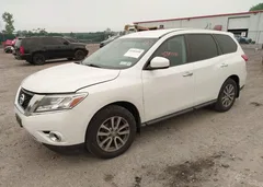 2015 Nissan Pathfinder S — фото 2