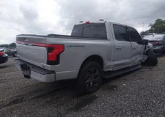 2024 Ford F-150 Lightning Lariat — фото 4