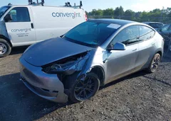 2025 Tesla Model Y Long Range Dual Motor All-Wheel Drive — фото 2
