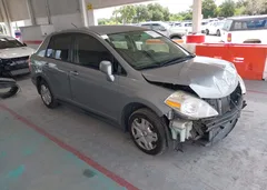 2010 Nissan Versa 1.8S — фото 15