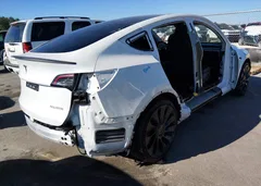 2023 Tesla Model Y Performance Dual Motor All-Wheel Drive — фото 4