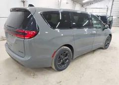 2023 Chrysler Pacifica Hybrid Touring L — фото 4