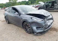 2023 Tesla Model Y Performance Dual Motor All-Wheel Drive — фото 1