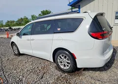 2022 Chrysler Pacifica Touring L — фото 2