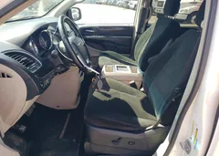 2012 Chrysler Town & Country Touring — фото 7