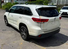 2017 Toyota Highlander Le — фото 2