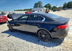 2019 Jaguar Xe Premium — фото 2