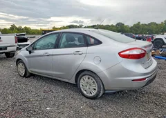 2014 Ford Fiesta Se — фото 2