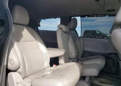 2017 Toyota Sienna Xle Premium 8-Passenger — фото 11