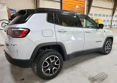 2026 Jeep Compass Trailhawk — фото 3